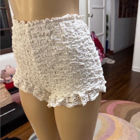Free People Cream Ruffled Shorts - Picture 6 of 8